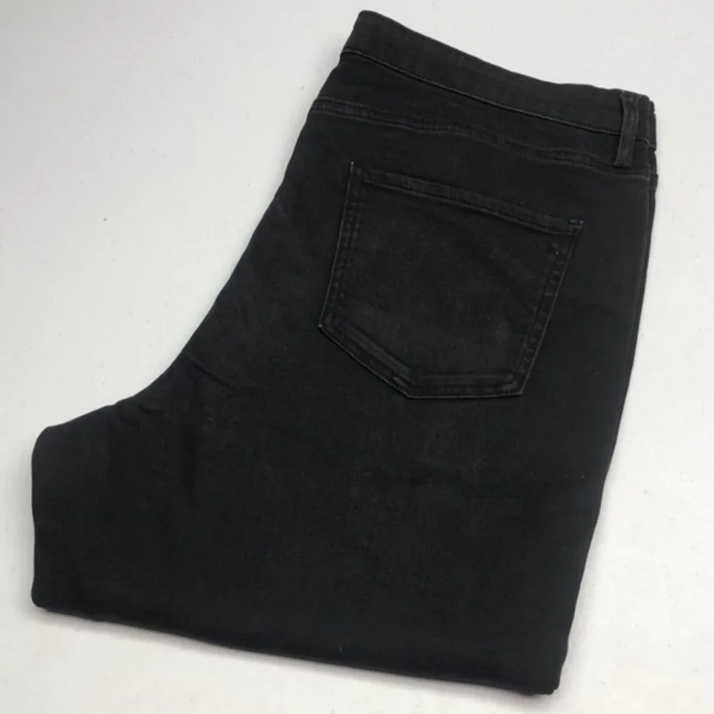 LIKE NEW R JEANS THE SUPER HIGH-RISE CROP BLACK JEANS 18/34x26 ⭐️